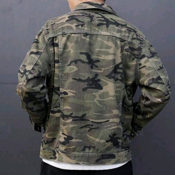 NEW! CAMO DENIM JACKET SIZE SMALL - Picture 5 of 5